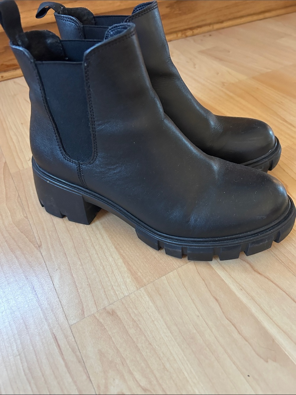 Steve Madden Sz 7.5 Women’s Black Leather Chunky Chelsea Boots